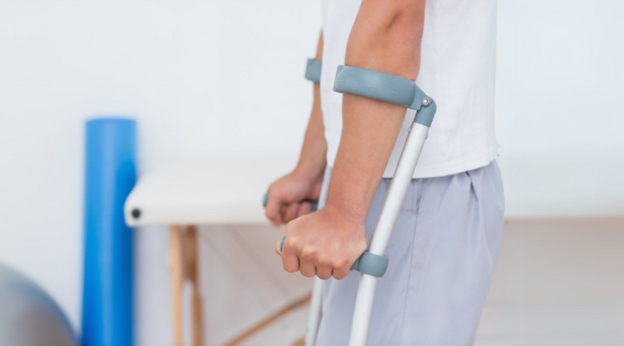 Hilfsmittel für körperliche Beeinträchtigung - in dem Fall Krücken